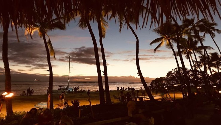 sunset dining dukes waikiki