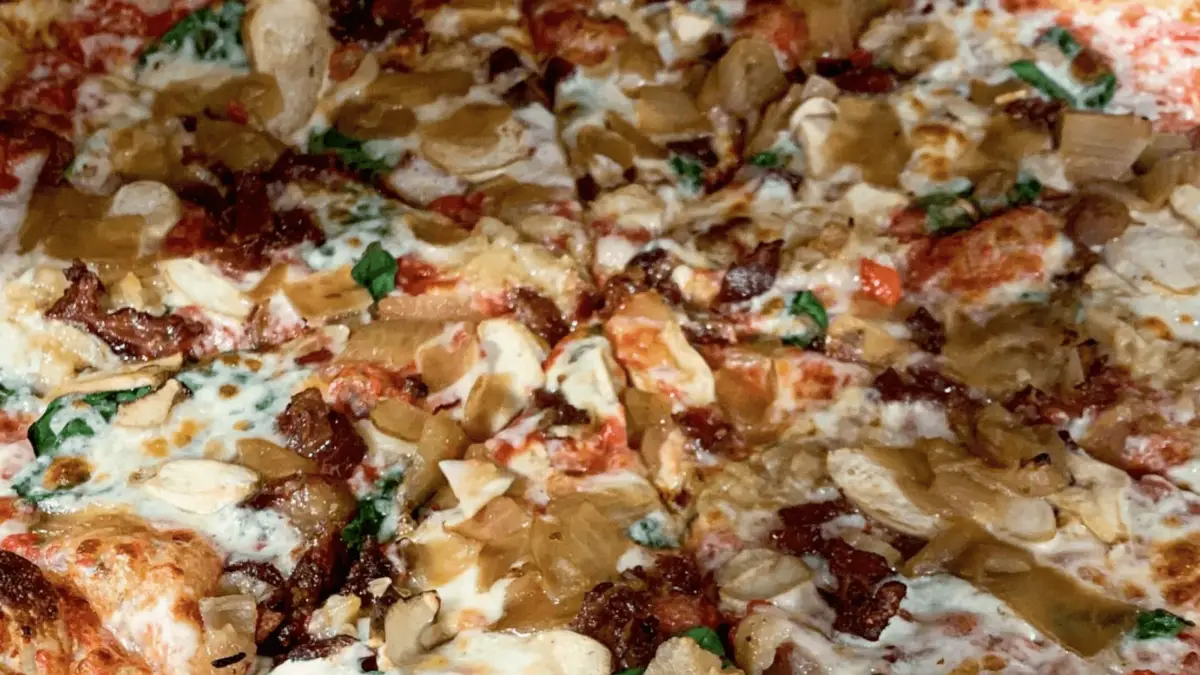 Pizza with veggies from Waimea restaurant Pau Pizza